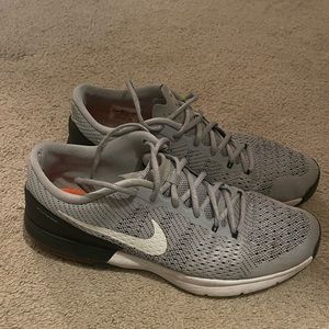Men’s Nike sneaker